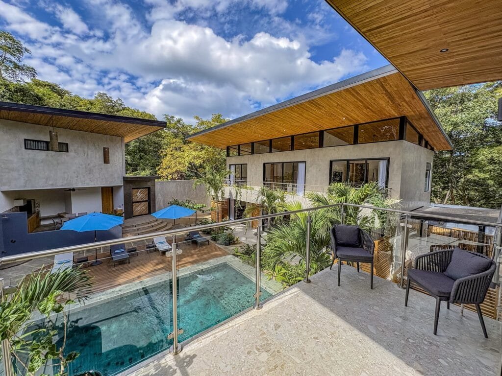 Colibrí, balcony view