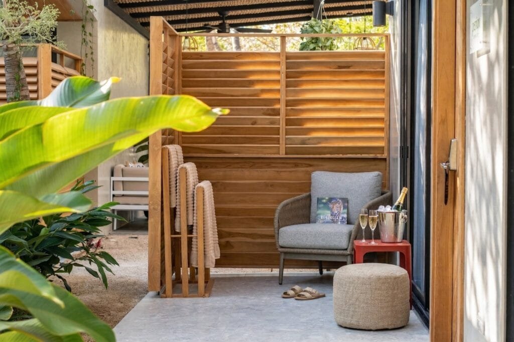 Perico, terrace with louvers