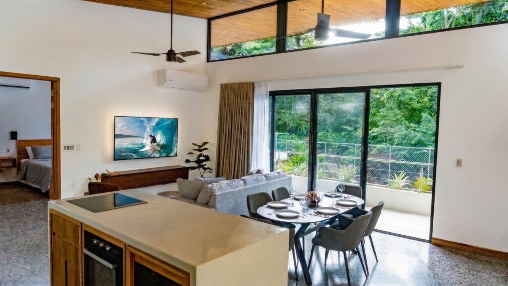 Tucán, living and dining area