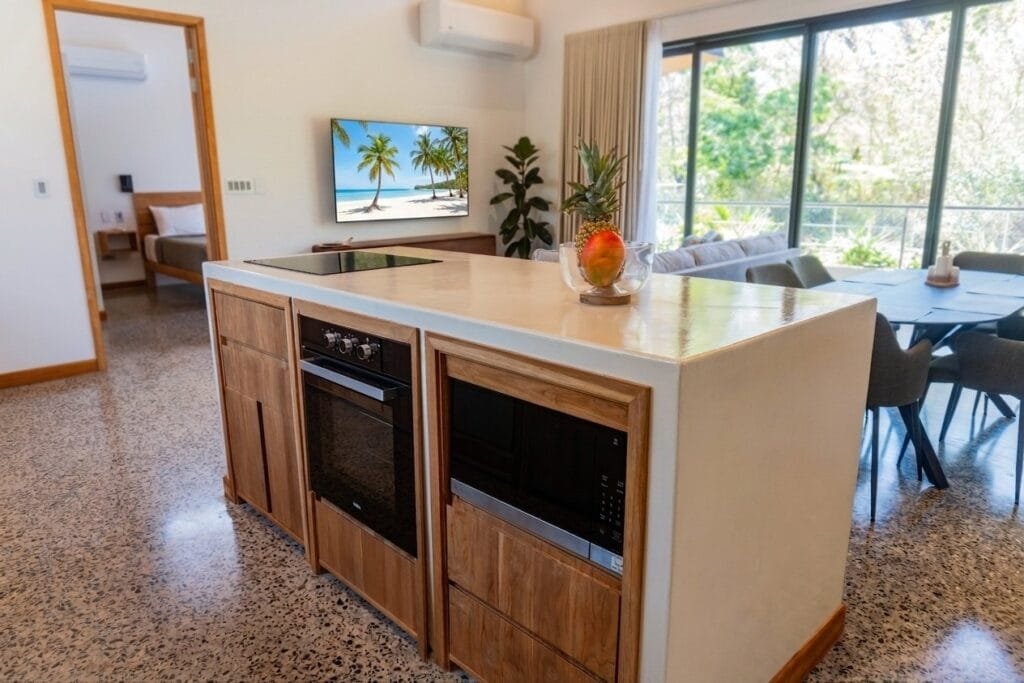 Apartamento Tucán — cocina con isla