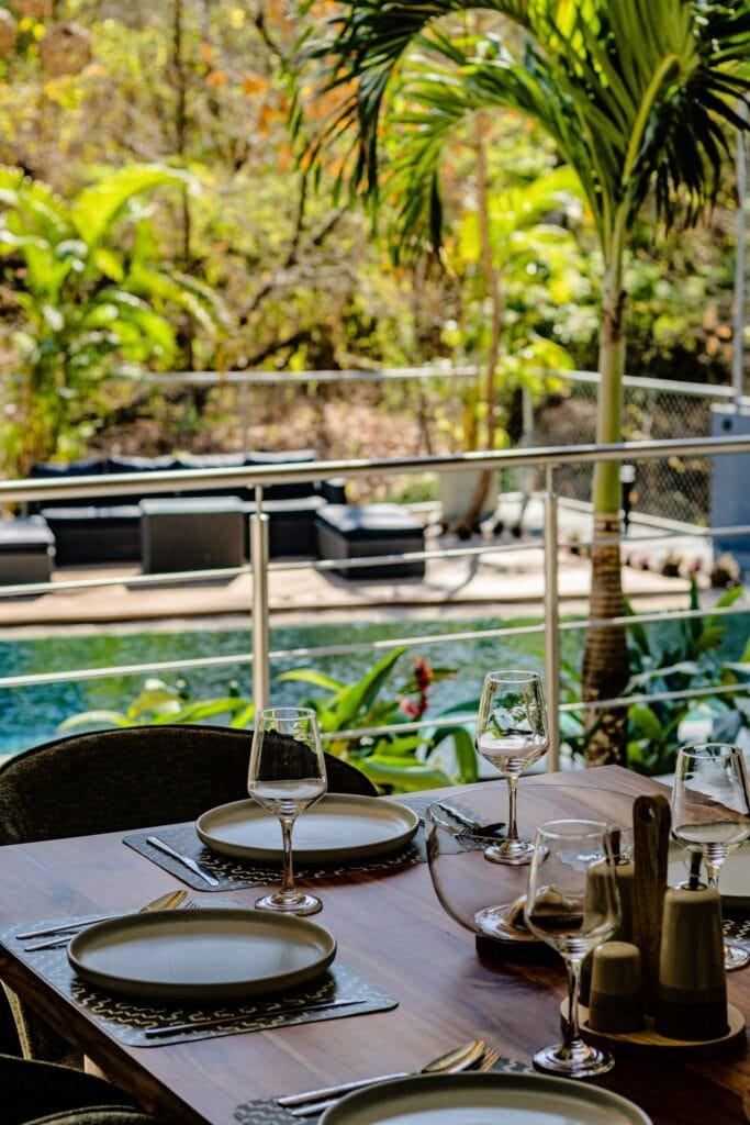 Villa Lapa — mesa larga de comedor para el grupo